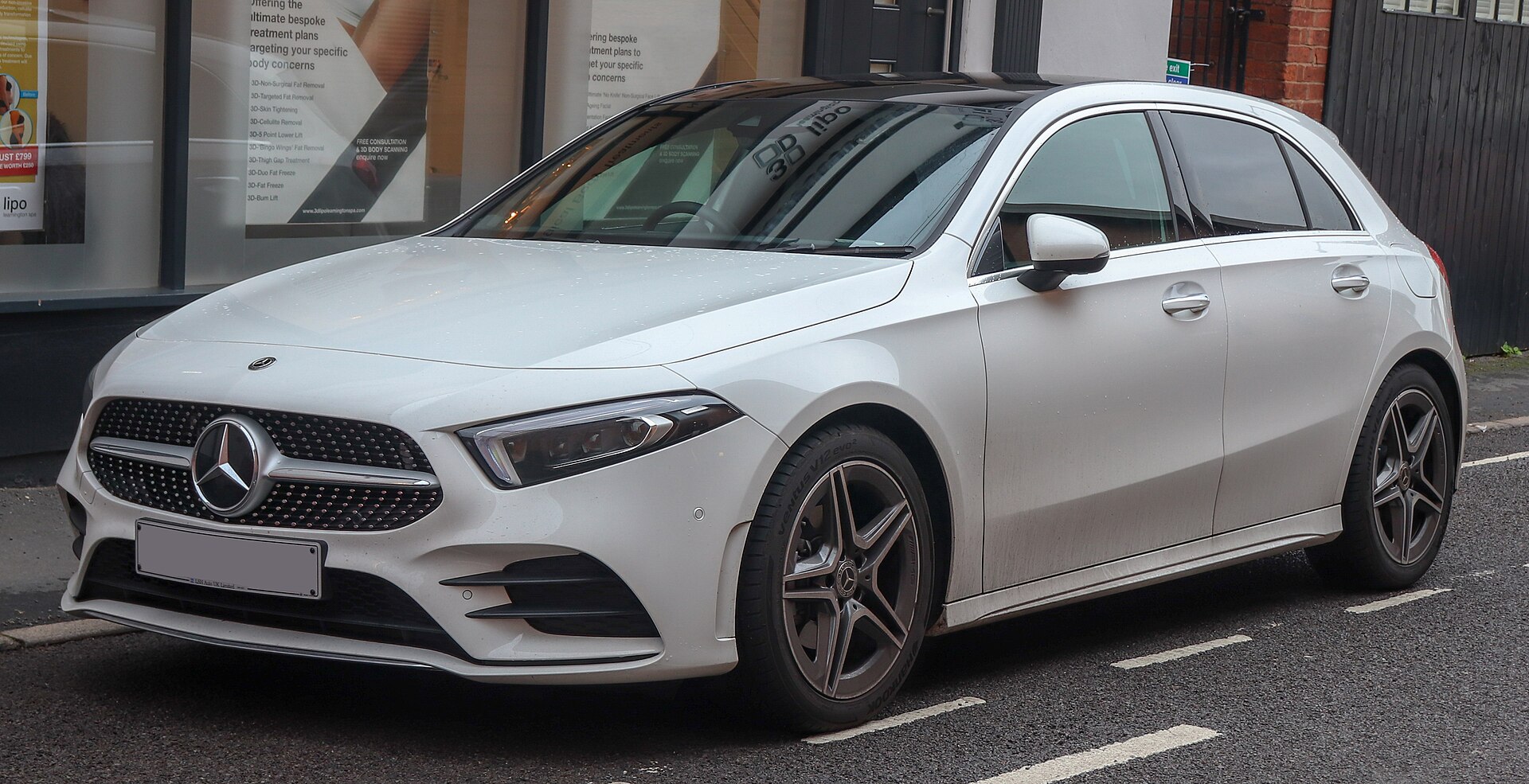 Beyaz Mercedes-Benz A-Serisi hatchback